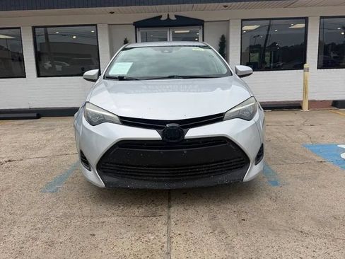 Used 2018 Toyota Corolla LE FWD image 2