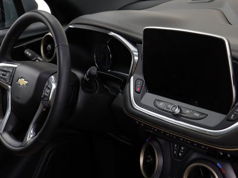 Used 2025 Chevrolet Blazer Premier w/ Driver Confidence II Package image 21