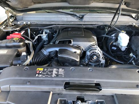 Used 2013 Chevrolet Avalanche LS image 3