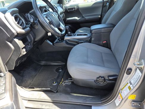 Used 2019 Toyota Tacoma SR5 AWD/4WD image 10