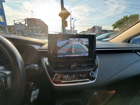 Used 2023 Toyota Corolla LE image 29