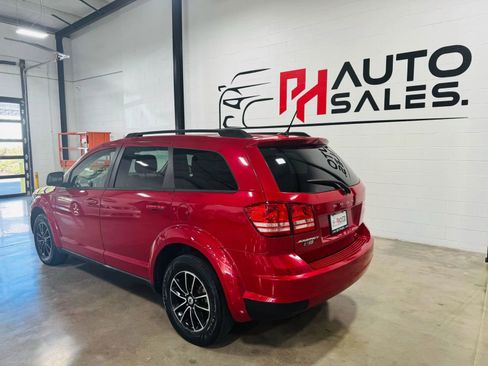 Used 2018 Dodge Journey SE w/ Popular Equipment Group image 2