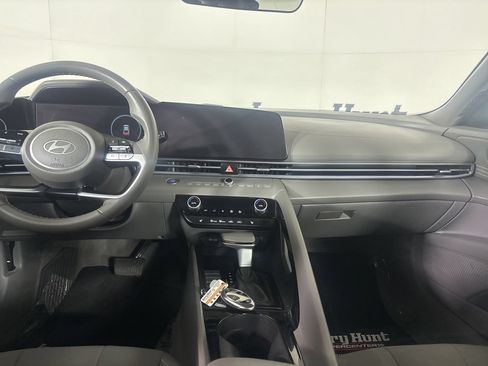 Used 2024 Hyundai Elantra SEL w/ Convenience Package FWD image 27