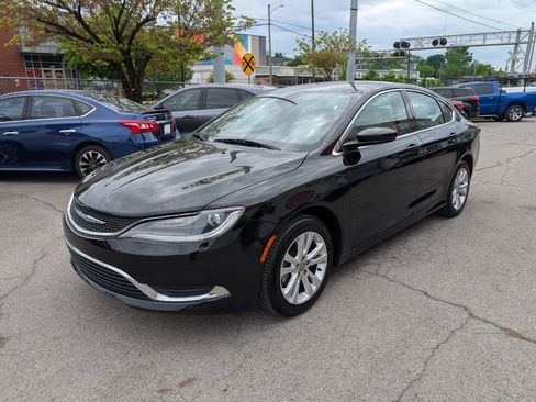 Used 2017 Chrysler 200 Limited Platinum image 3