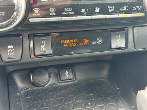 Used 2022 Toyota RAV4 XSE w/ XSE Grade Weather Package AWD/4WD image 24