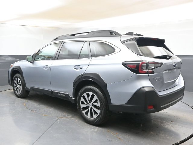 Used 2024 Subaru Outback Premium AWD/4WD image 3