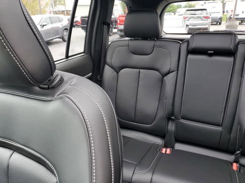 New 2025 Jeep Grand Cherokee Limited w/ Luxury Tech Group II image 14