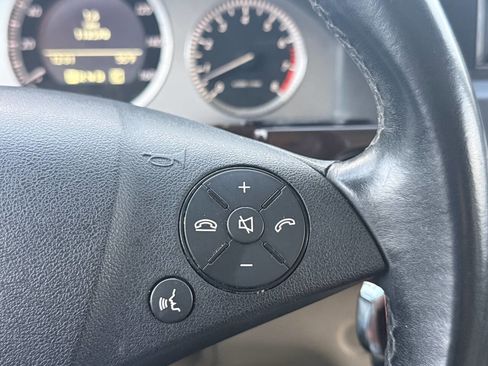 Used 2010 Mercedes-Benz GLK 350 4MATIC image 21