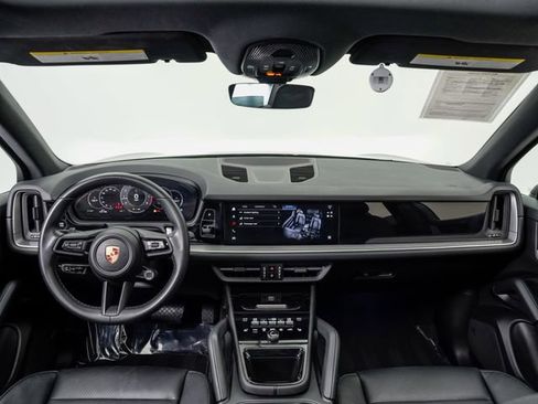 Certified 2024 Porsche Cayenne AWD/4WD image 20