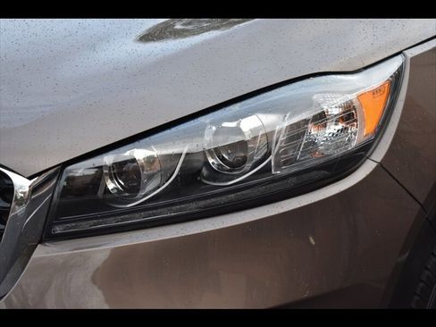 Used 2019 Kia Sorento LX image 46