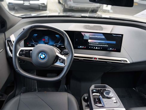 Used 2025 BMW iX xDrive50 w/ Convenience Package image 7