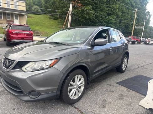 Used 2018 Nissan Rogue Sport S w/ S Appearance Package AWD/4WD image 3
