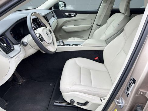 Used 2024 Volvo XC60 B5 Plus w/ Climate Package image 5