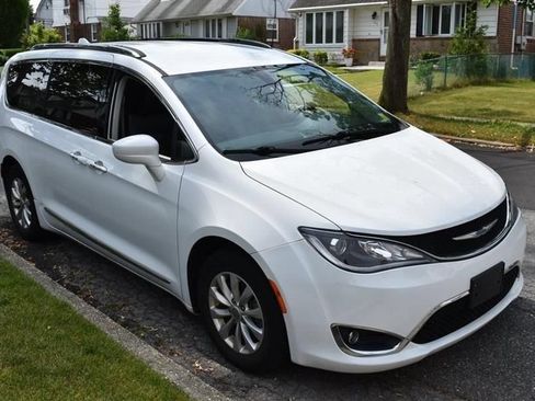 Used 2025 Chrysler Pacifica Select FWD image 4