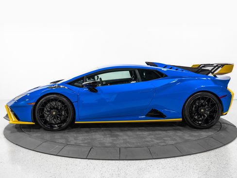 Used 2022 Lamborghini Huracan STO RWD image 4