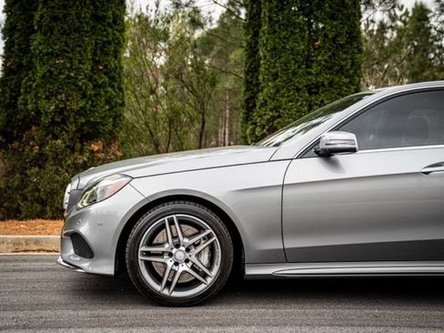 Used 2014 Mercedes-Benz E 550 4MATIC Sedan image 13