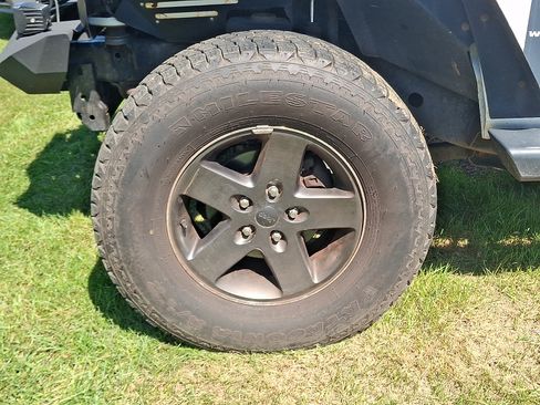 Used 2016 Jeep Wrangler Unlimited Sport AWD/4WD image 4