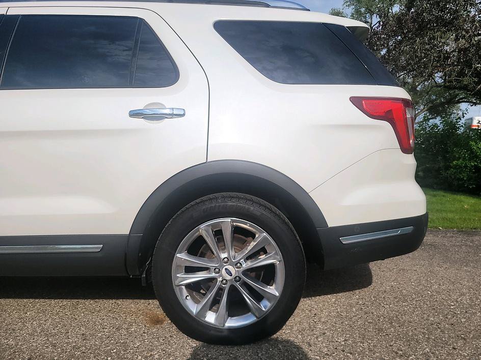 Used 2019 Ford Explorer Limited w/ Equipment Group 301A AWD/4WD image 17