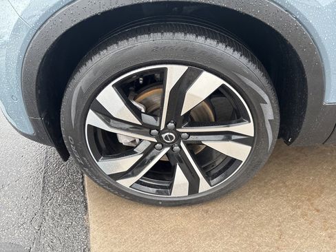 Certified 2023 Volvo XC40 B5 Ultimate w/ Protection Package Premier image 13