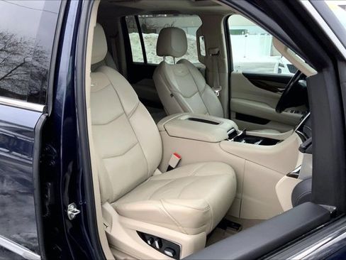 Used 2019 Cadillac Escalade ESV Luxury image 6