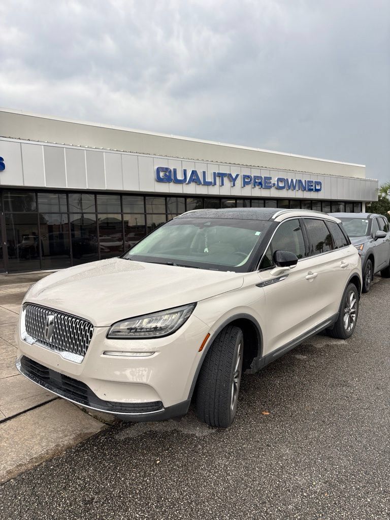 Used 2020 Lincoln Corsair FWD w/ Premium Package image 2