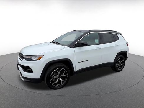 Used 2025 Jeep Compass Limited image 8