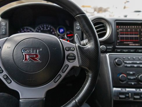 Used 2010 Nissan GT-R Premium image 46