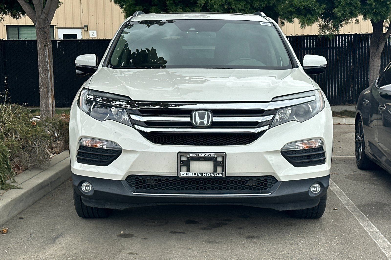 Used 2017 Honda Pilot Touring image 3