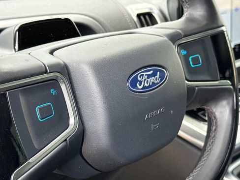 Used 2025 Ford Expedition Platinum image 26