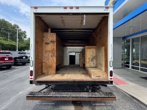 Used 2017 GMC Savana 3500 RWD image 10