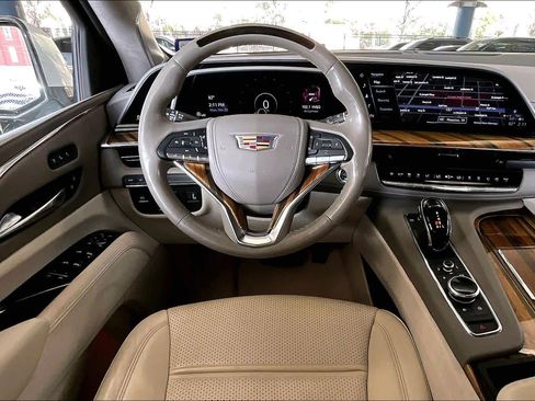 Used 2021 Cadillac Escalade Premium Luxury Platinum w/ Heavy-Duty Trailer Package image 5