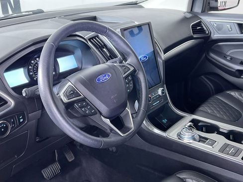 Used 2024 Ford Edge Titanium image 27