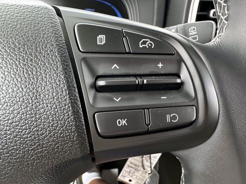 Used 2023 Hyundai Venue SEL w/ Cargo Package FWD image 17