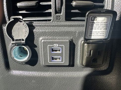 Used 2024 Nissan Titan SV w/ SV Bronze Edition Package image 18