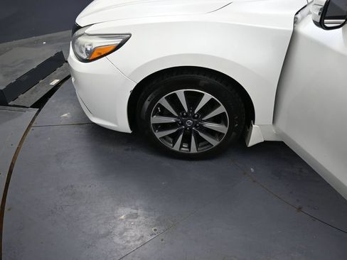 Used 2016 Nissan Altima 2.5 SL w/ 2.5 Technology Package FWD image 13