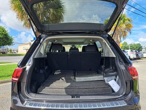 Used 2023 Volkswagen Tiguan SE w/ Panoramic Sunroof Package FWD image 25