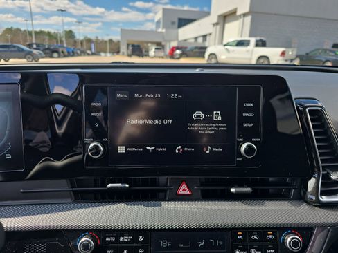 Used 2025 Kia Sportage LX image 23