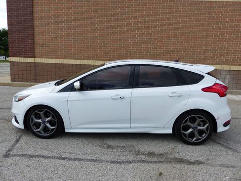 Used 2017 Ford Focus ST FWD image 4
