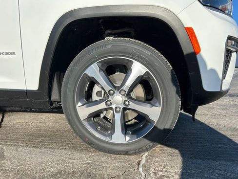 New 2026 Jeep Grand Cherokee Limited AWD/4WD image 16