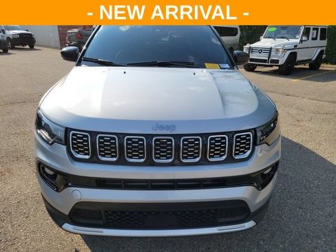 Used 2024 Jeep Compass Limited AWD/4WD image 8