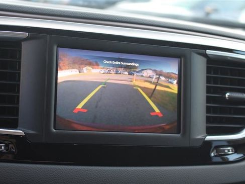 Used 2023 Chrysler Voyager LX image 20