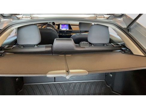 Certified 2025 Toyota Prius LE FWD image 26