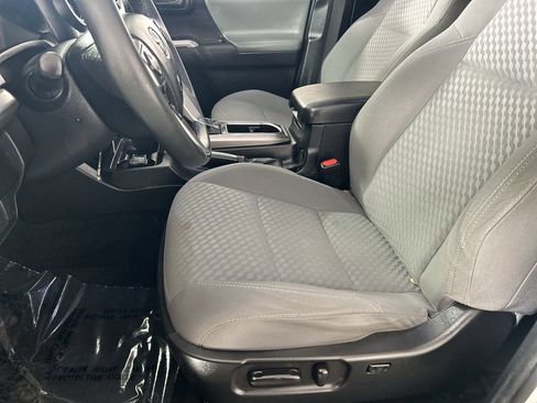 Used 2021 Toyota Tacoma SR5 RWD image 21