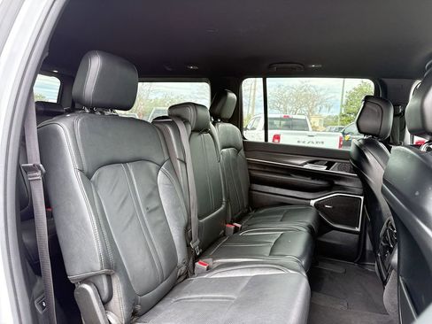 Used 2023 Jeep Wagoneer Series III w/ Preferred Equipment Group image 20