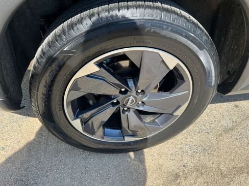 Used 2025 Nissan Rogue SV FWD image 32