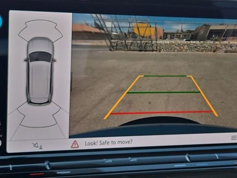 Used 2025 Volkswagen Atlas SE image 28