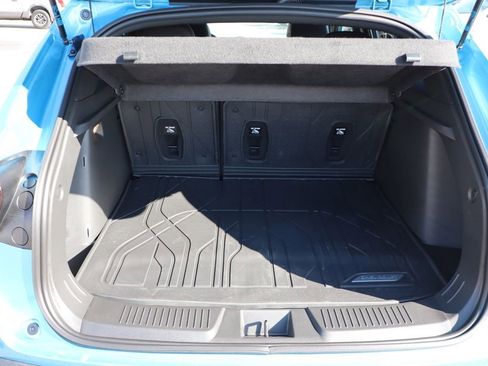 New 2026 Chevrolet Trax RS w/ Sunroof Package image 32