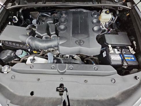 Used 2018 Toyota 4Runner SR5 AWD/4WD image 14