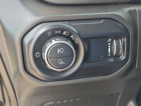 Used 2023 Jeep Gladiator Sport image 23