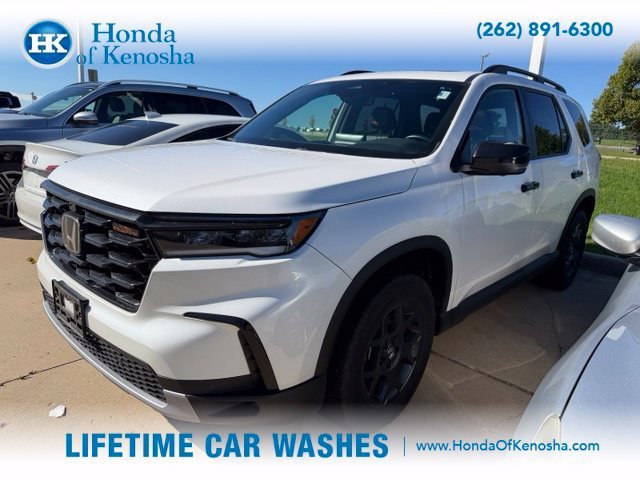 Used 2025 Honda Pilot TrailSport image 1
